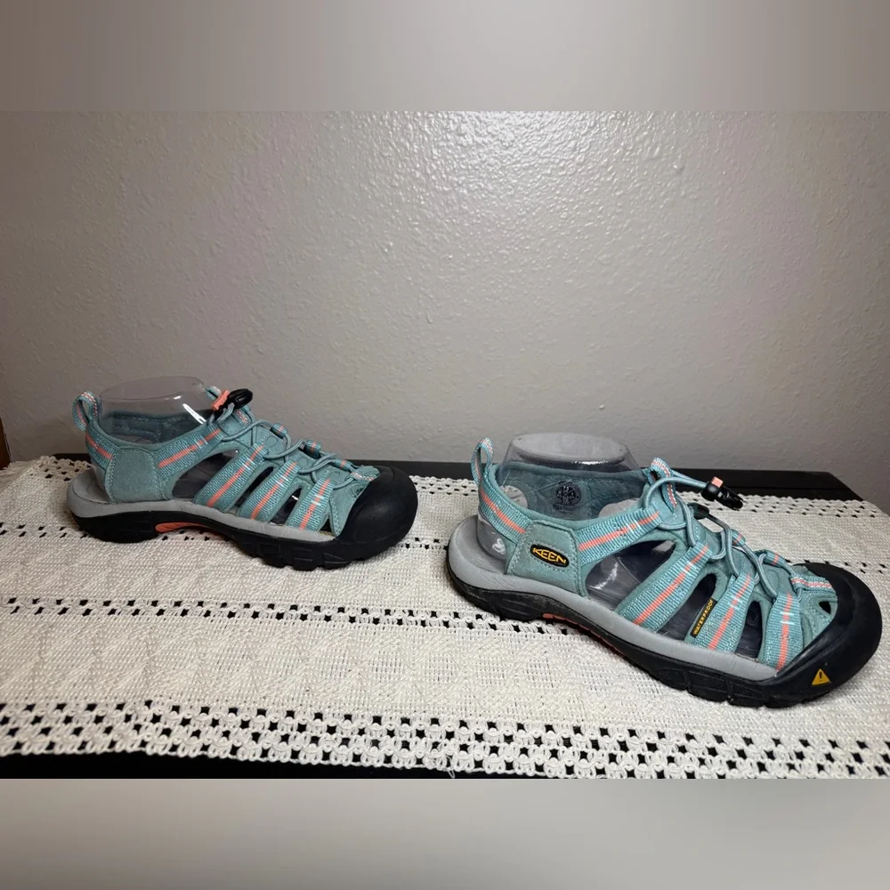 Keen Women’s Teal and Black Outdoor Sandals - Picture 3 of 7